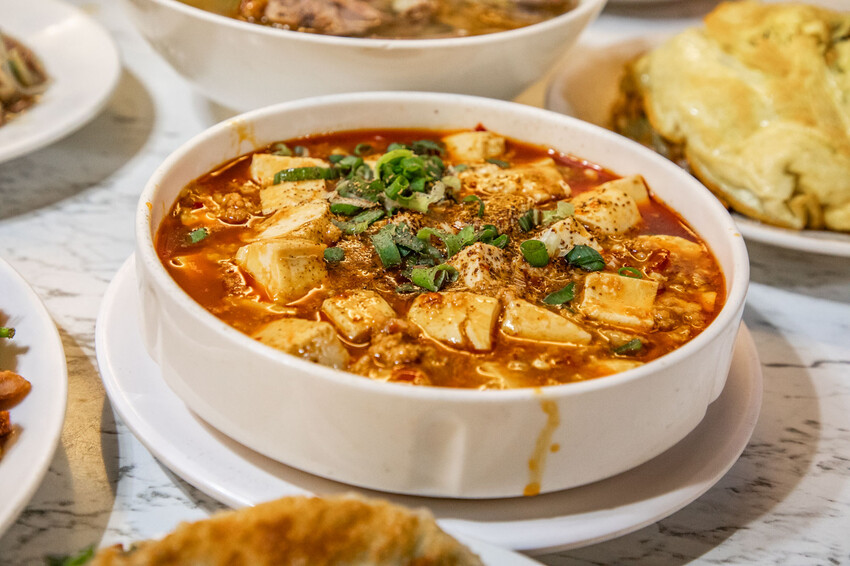 左營平價快炒推薦！四海一家吃飽又打包，到道地北平味。