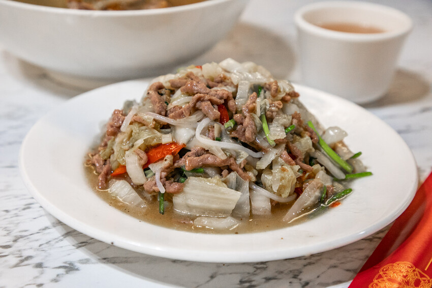 左營平價快炒推薦！四海一家吃飽又打包，到道地北平味。