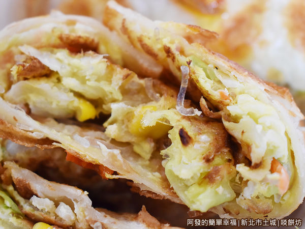 啖餅坊13-高麗菜蛋餅特寫.JPG