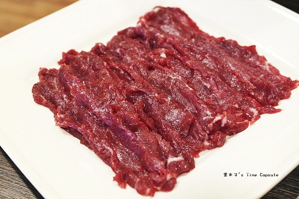 [台南麻豆區]極牛溫體牛肉火鍋-現點現切溫體牛肉片+牛骨煨製高湯底，威力太強大了!!