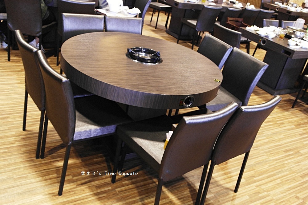 [台南麻豆區]極牛溫體牛肉火鍋-現點現切溫體牛肉片+牛骨煨製高湯底，威力太強大了!!