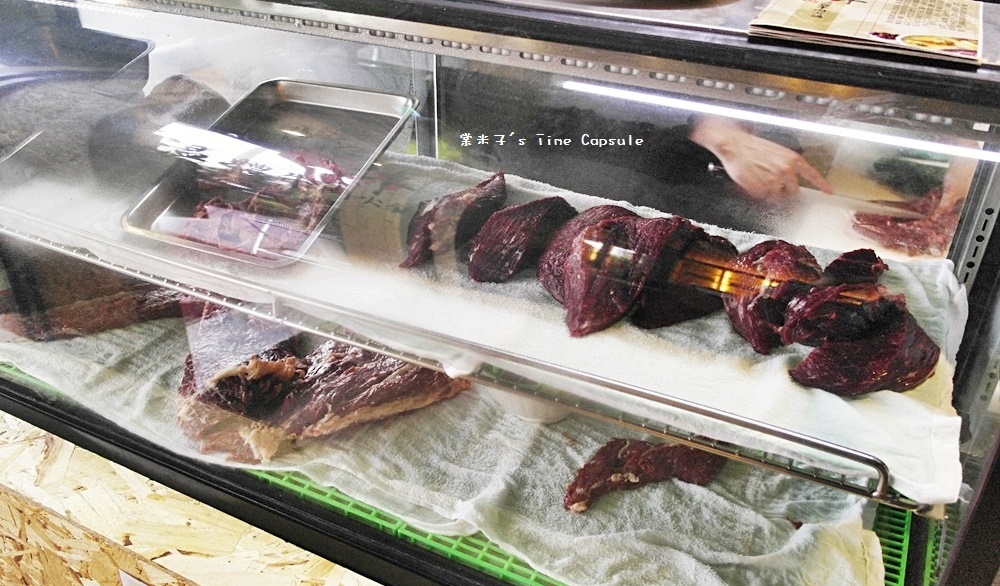 [台南麻豆區]極牛溫體牛肉火鍋-現點現切溫體牛肉片+牛骨煨製高湯底，威力太強大了!!