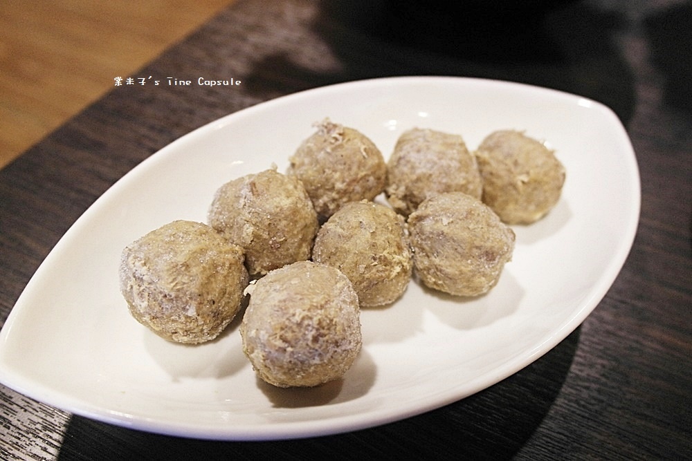 [台南麻豆區]極牛溫體牛肉火鍋-現點現切溫體牛肉片+牛骨煨製高湯底，威力太強大了!!