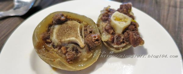 極牛溫體牛肉火鍋：哞~~~     ..極牛溫體牛肉火鍋      /愛評體驗團