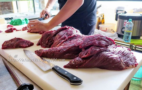 極牛溫體牛肉火鍋：哞~~~     ..極牛溫體牛肉火鍋      /愛評體驗團