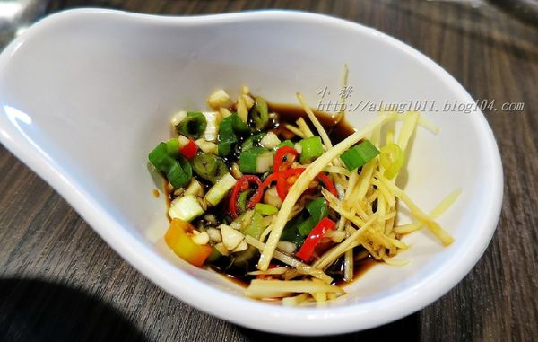 極牛溫體牛肉火鍋：哞~~~     ..極牛溫體牛肉火鍋      /愛評體驗團