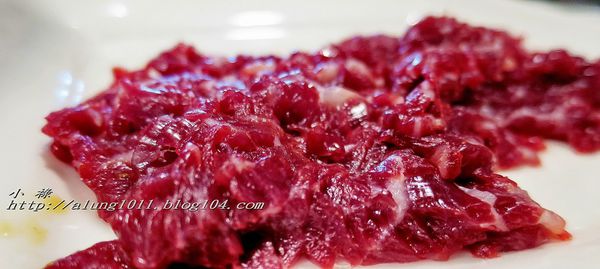 極牛溫體牛肉火鍋：哞~~~     ..極牛溫體牛肉火鍋      /愛評體驗團