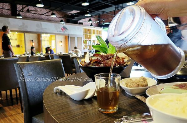 極牛溫體牛肉火鍋：哞~~~     ..極牛溫體牛肉火鍋      /愛評體驗團