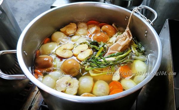 極牛溫體牛肉火鍋：哞~~~     ..極牛溫體牛肉火鍋      /愛評體驗團