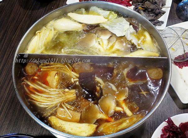 極牛溫體牛肉火鍋：哞~~~     ..極牛溫體牛肉火鍋      /愛評體驗團