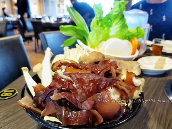 極牛溫體牛肉火鍋：哞~~~     ..極牛溫體牛肉火鍋      /愛評體驗團