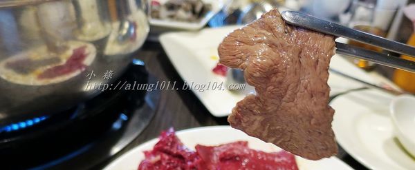 極牛溫體牛肉火鍋：哞~~~     ..極牛溫體牛肉火鍋      /愛評體驗團
