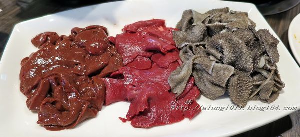 極牛溫體牛肉火鍋：哞~~~     ..極牛溫體牛肉火鍋      /愛評體驗團