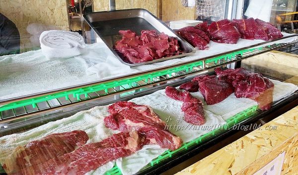 極牛溫體牛肉火鍋：哞~~~     ..極牛溫體牛肉火鍋      /愛評體驗團