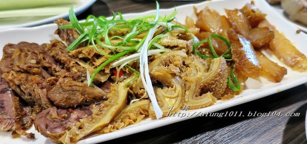 極牛溫體牛肉火鍋：哞~~~     ..極牛溫體牛肉火鍋      /愛評體驗團