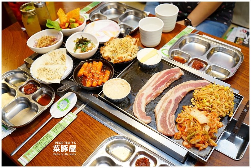 【台中美食】VEGE TEJI YA 菜豚屋‧來自日本、創意無限的生菜包肉!萬種吃法樂趣多!