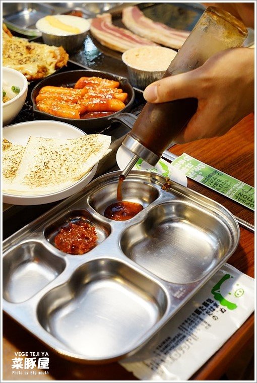 【台中美食】VEGE TEJI YA 菜豚屋‧來自日本、創意無限的生菜包肉!萬種吃法樂趣多!