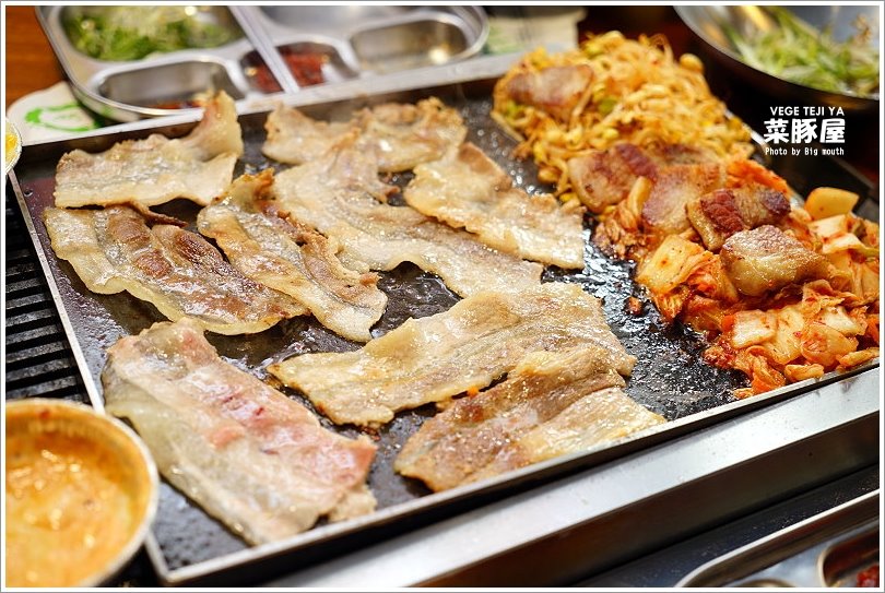 【台中美食】VEGE TEJI YA 菜豚屋‧來自日本、創意無限的生菜包肉!萬種吃法樂趣多!