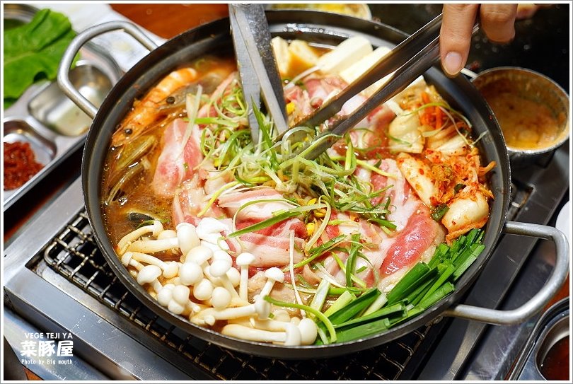 【台中美食】VEGE TEJI YA 菜豚屋‧來自日本、創意無限的生菜包肉!萬種吃法樂趣多!