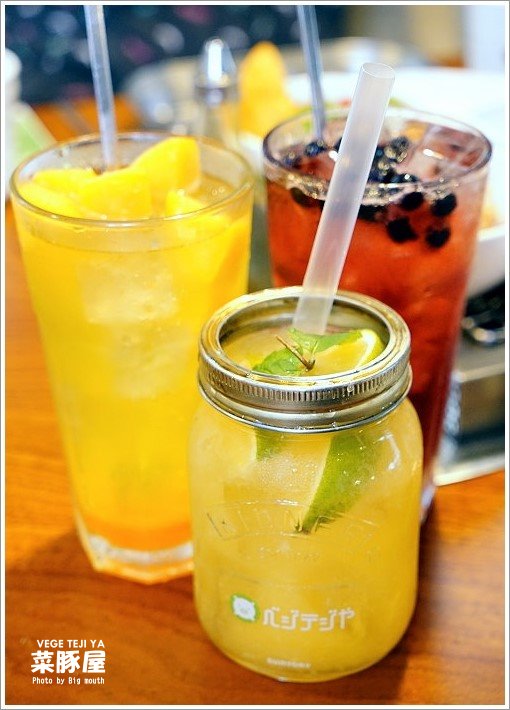 【台中美食】VEGE TEJI YA 菜豚屋‧來自日本、創意無限的生菜包肉!萬種吃法樂趣多!