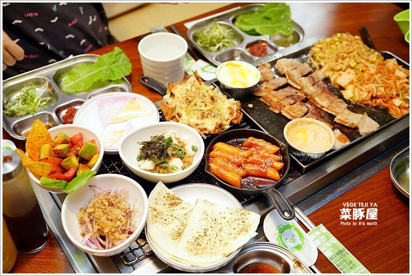 【台中美食】VEGE TEJI YA 菜豚屋‧來自日本、創意無限的生菜包肉!萬種吃法樂趣多!