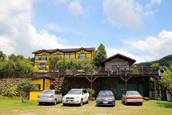 新埔普羅旺斯小木屋餐廳(原:新竹普羅旺斯玫瑰莊園餐廳): 【新竹新埔景點】普羅旺斯小木屋餐廳~密林裡的異國料理,情侶浪漫約會用餐好地點