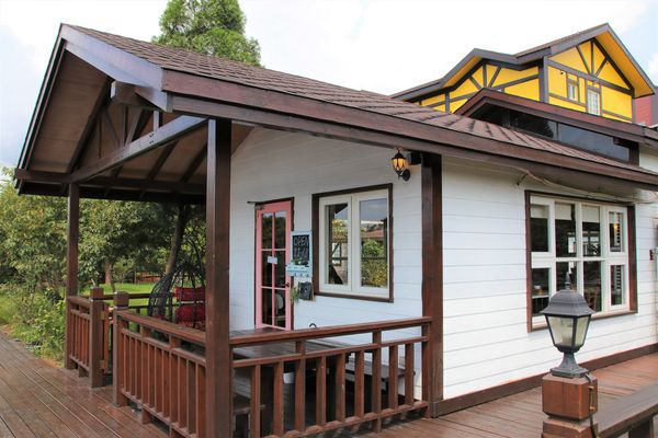 新埔普羅旺斯小木屋餐廳(原:新竹普羅旺斯玫瑰莊園餐廳): 【新竹新埔景點】普羅旺斯小木屋餐廳~密林裡的異國料理,情侶浪漫約會用餐好地點