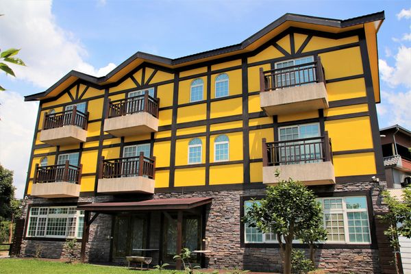 新埔普羅旺斯小木屋餐廳(原:新竹普羅旺斯玫瑰莊園餐廳): 【新竹新埔景點】普羅旺斯小木屋餐廳~密林裡的異國料理,情侶浪漫約會用餐好地點