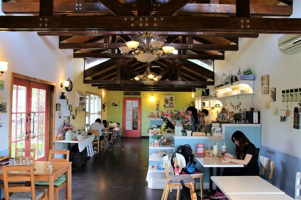 新埔普羅旺斯小木屋餐廳(原:新竹普羅旺斯玫瑰莊園餐廳): 【新竹新埔景點】普羅旺斯小木屋餐廳~密林裡的異國料理,情侶浪漫約會用餐好地點