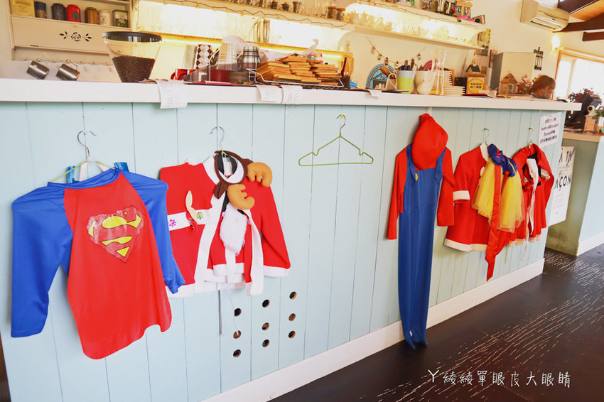 新埔普羅旺斯小木屋餐廳,超夢幻的雨滴蛋糕和草莓飲品,新竹賞櫻景點推薦!