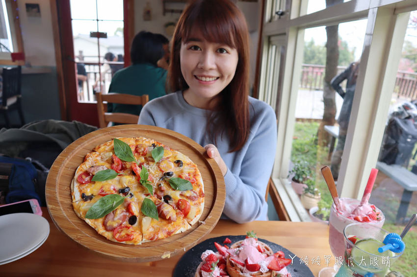 新埔普羅旺斯小木屋餐廳,超夢幻的雨滴蛋糕和草莓飲品,新竹賞櫻景點推薦!