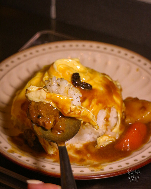 【高雄美食】駁二CP值高、平價文青咖哩蛋包飯│新咖哩