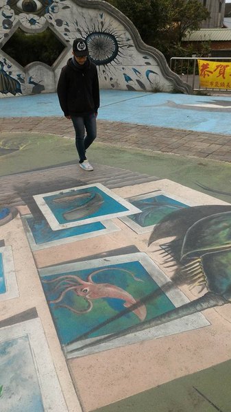 漫遊好美-立體彩繪村：嘉義布袋好美里超強3D彩繪  可以跟靜止的圖像互動  連大人都可以玩到不亦樂乎