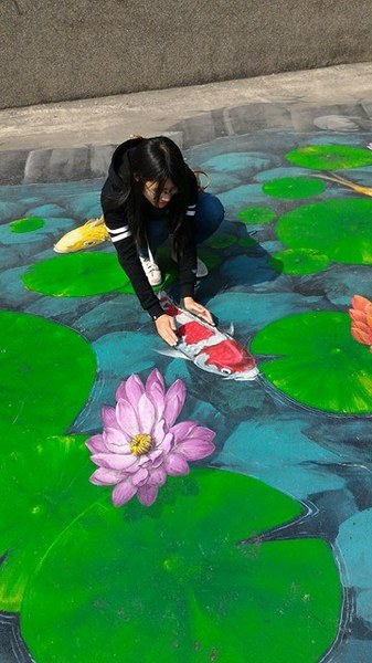 漫遊好美-立體彩繪村：嘉義布袋好美里超強3D彩繪  可以跟靜止的圖像互動  連大人都可以玩到不亦樂乎