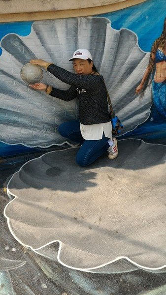 漫遊好美-立體彩繪村：嘉義布袋好美里超強3D彩繪  可以跟靜止的圖像互動  連大人都可以玩到不亦樂乎