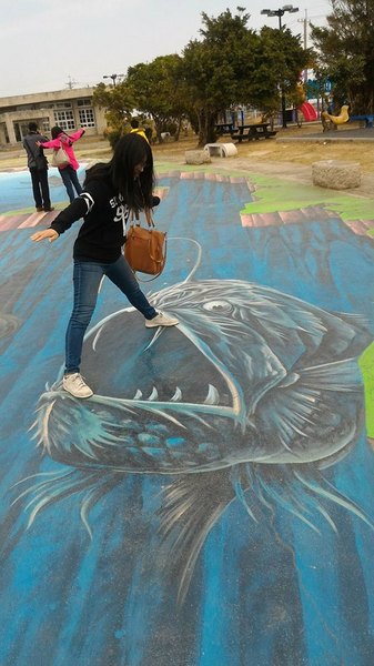 漫遊好美-立體彩繪村：嘉義布袋好美里超強3D彩繪  可以跟靜止的圖像互動  連大人都可以玩到不亦樂乎