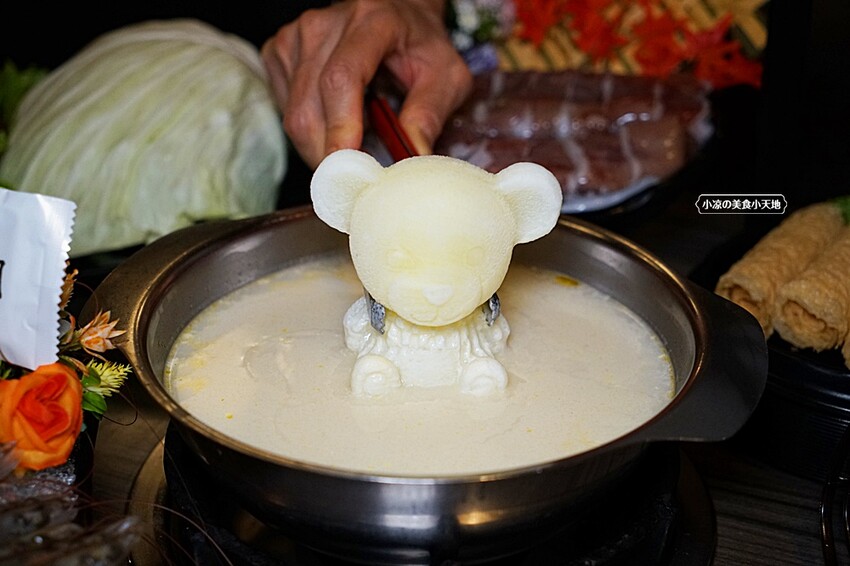 在地達人帶路！！虎尾超高人氣火鍋店，CP值超高，飲料、霜淇淋無限暢飲，超萌機器人幫你送餐！