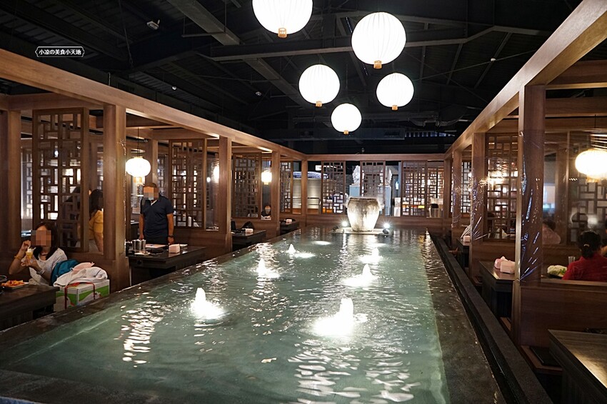 在地達人帶路！！虎尾超高人氣火鍋店，CP值超高，飲料、霜淇淋無限暢飲，超萌機器人幫你送餐！