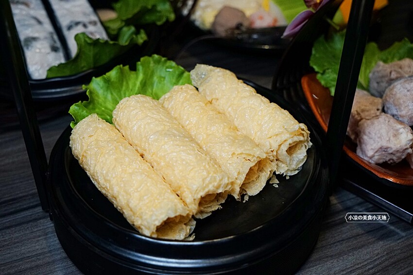 在地達人帶路！！虎尾超高人氣火鍋店，CP值超高，飲料、霜淇淋無限暢飲，超萌機器人幫你送餐！