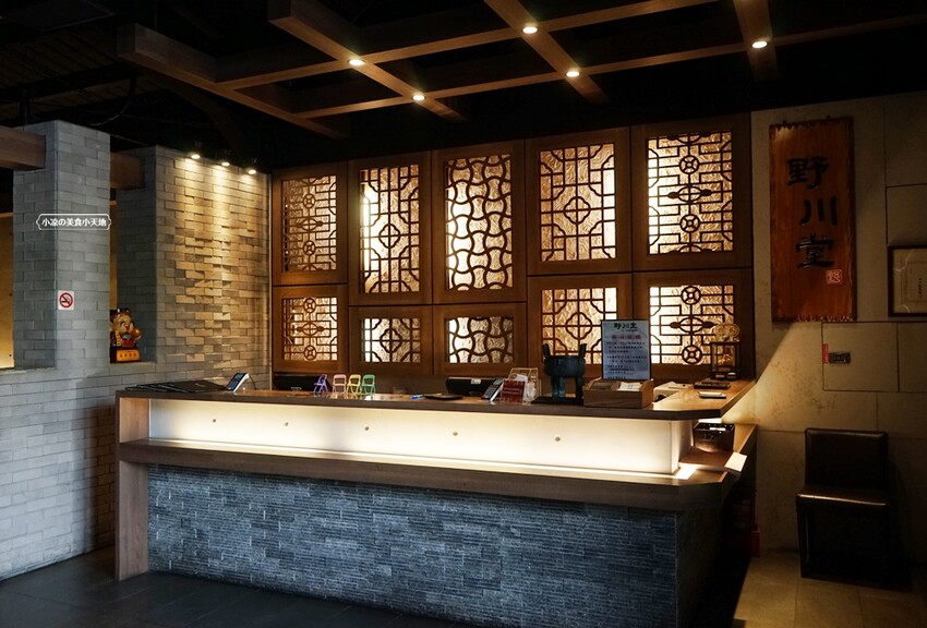 在地達人帶路！！虎尾超高人氣火鍋店，CP值超高，飲料、霜淇淋無限暢飲，超萌機器人幫你送餐！