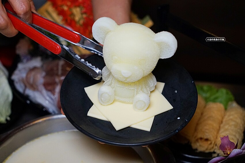 在地達人帶路！！虎尾超高人氣火鍋店，CP值超高，飲料、霜淇淋無限暢飲，超萌機器人幫你送餐！