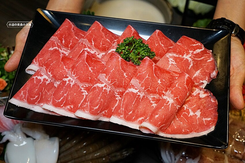 在地達人帶路！！虎尾超高人氣火鍋店，CP值超高，飲料、霜淇淋無限暢飲，超萌機器人幫你送餐！