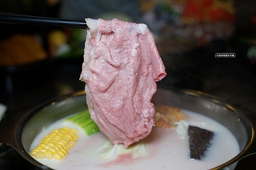 在地達人帶路！！虎尾超高人氣火鍋店，CP值超高，飲料、霜淇淋無限暢飲，超萌機器人幫你送餐！