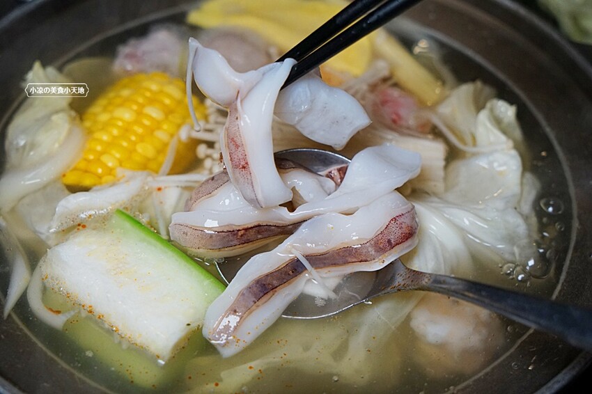 在地達人帶路！！虎尾超高人氣火鍋店，CP值超高，飲料、霜淇淋無限暢飲，超萌機器人幫你送餐！