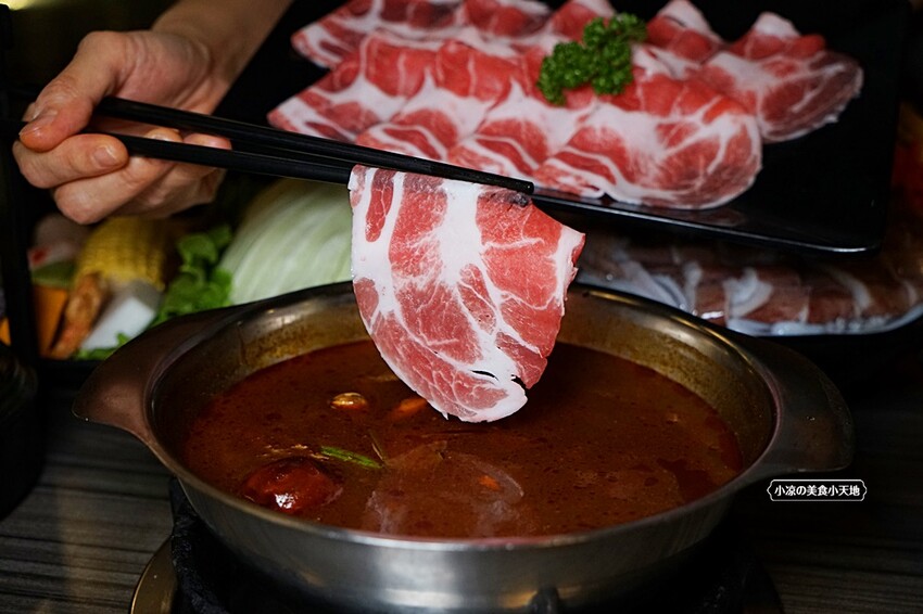 在地達人帶路！！虎尾超高人氣火鍋店，CP值超高，飲料、霜淇淋無限暢飲，超萌機器人幫你送餐！