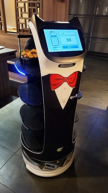 在地達人帶路！！虎尾超高人氣火鍋店，CP值超高，飲料、霜淇淋無限暢飲，超萌機器人幫你送餐！