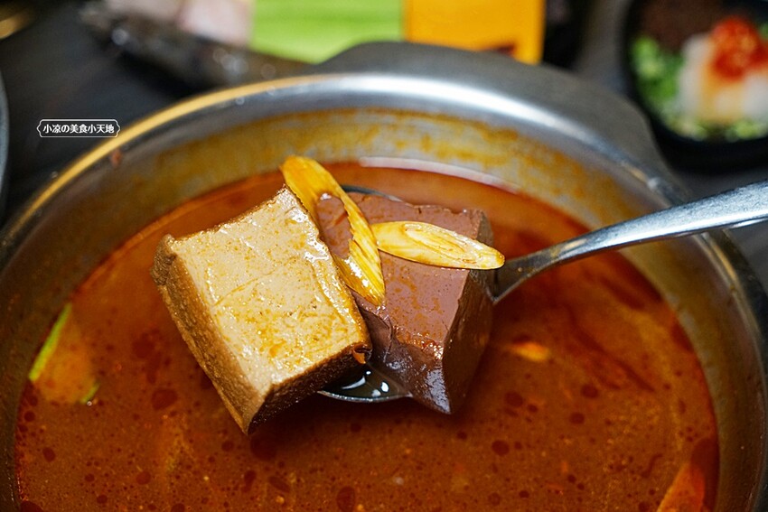 在地達人帶路！！虎尾超高人氣火鍋店，CP值超高，飲料、霜淇淋無限暢飲，超萌機器人幫你送餐！