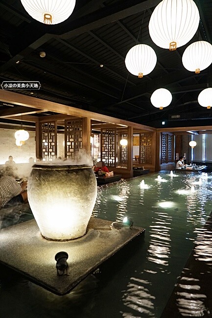 在地達人帶路！！虎尾超高人氣火鍋店，CP值超高，飲料、霜淇淋無限暢飲，超萌機器人幫你送餐！