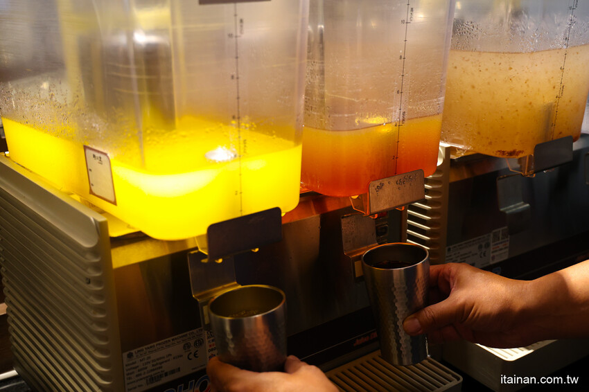 氣派古代皇宮吃火鍋,還有超萌店貓送餐機器人真的太療癒!「野川堂秘境鍋物虎尾店」生日壽星還有驚喜好禮送 @台南好Food遊