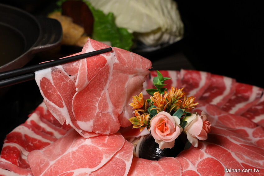 氣派古代皇宮吃火鍋,還有超萌店貓送餐機器人真的太療癒!「野川堂秘境鍋物虎尾店」生日壽星還有驚喜好禮送 @台南好Food遊